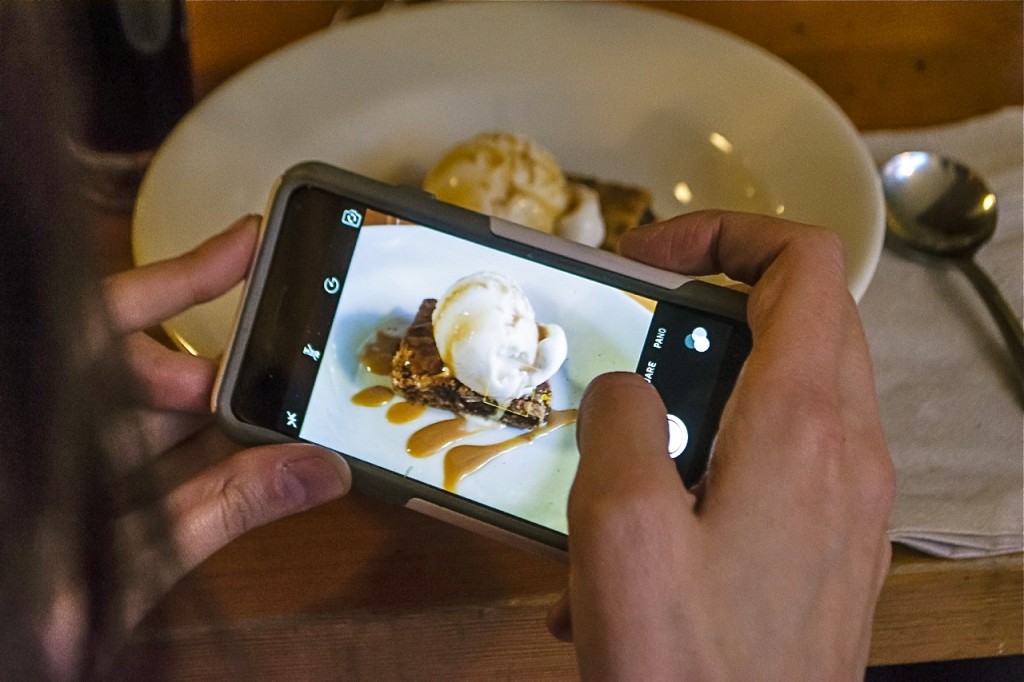 The perfect finale: wood-fired cookie with vanilla ice cream and stout-caramel sauce. ©Allie Stoudt