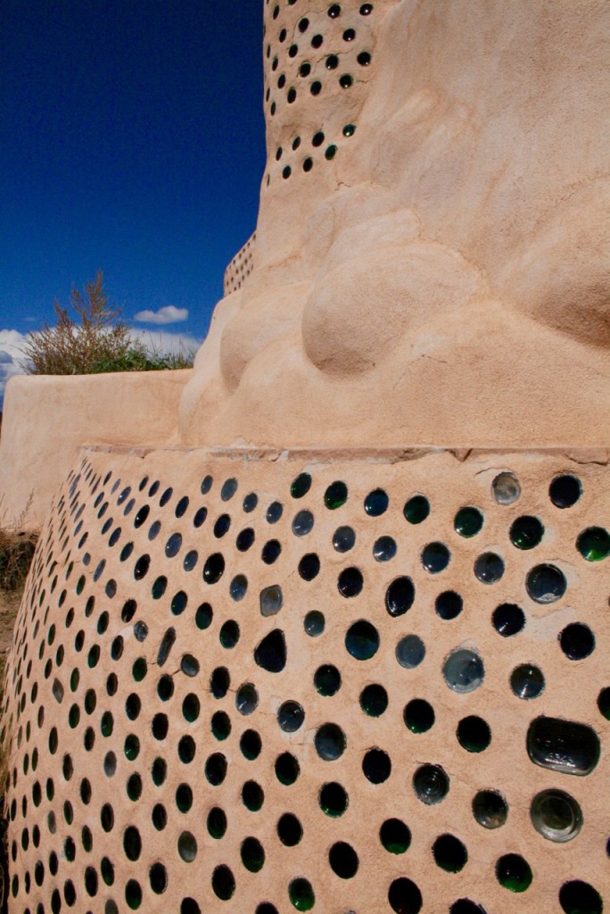 Here you can see the bottoms of glass bottles embedded into an earthship in a decorative pattern © Laurel Kallenbach.
