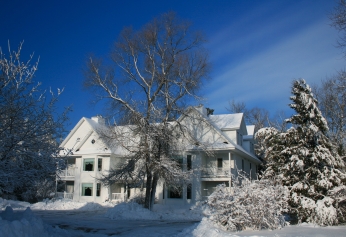 Eagle Harbor exterior The Eagle harbor inn has romantic rooms, a pool, sauna, and conference center.