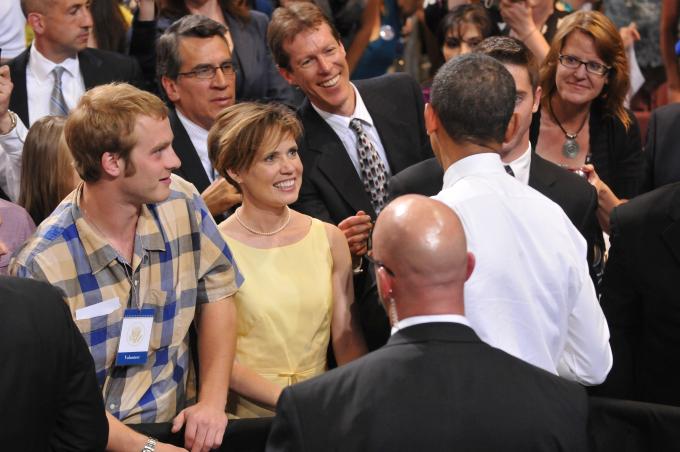 Ken reaches out to shake Obama's hand