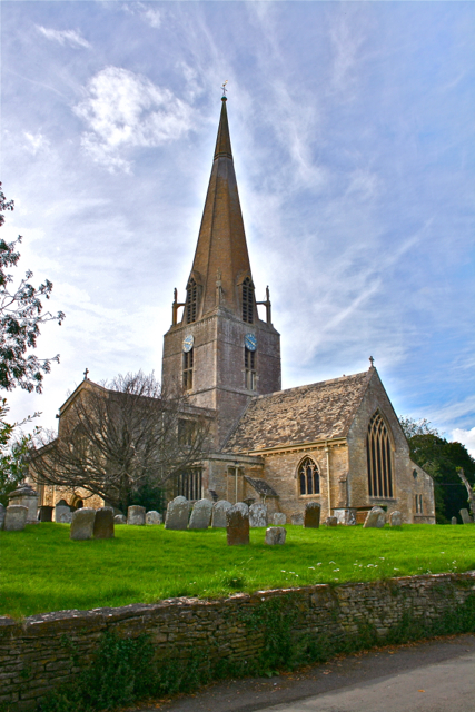 Bampton churchyard ©Laurel Kallenbach