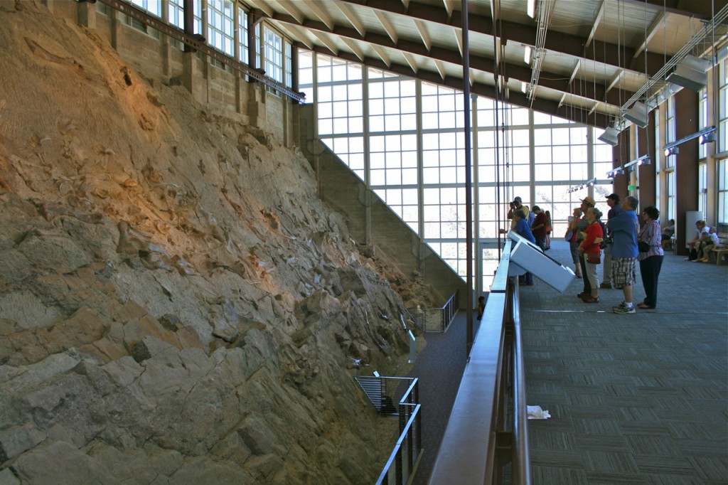People observing quarry wall ©Laurel Kallenbach