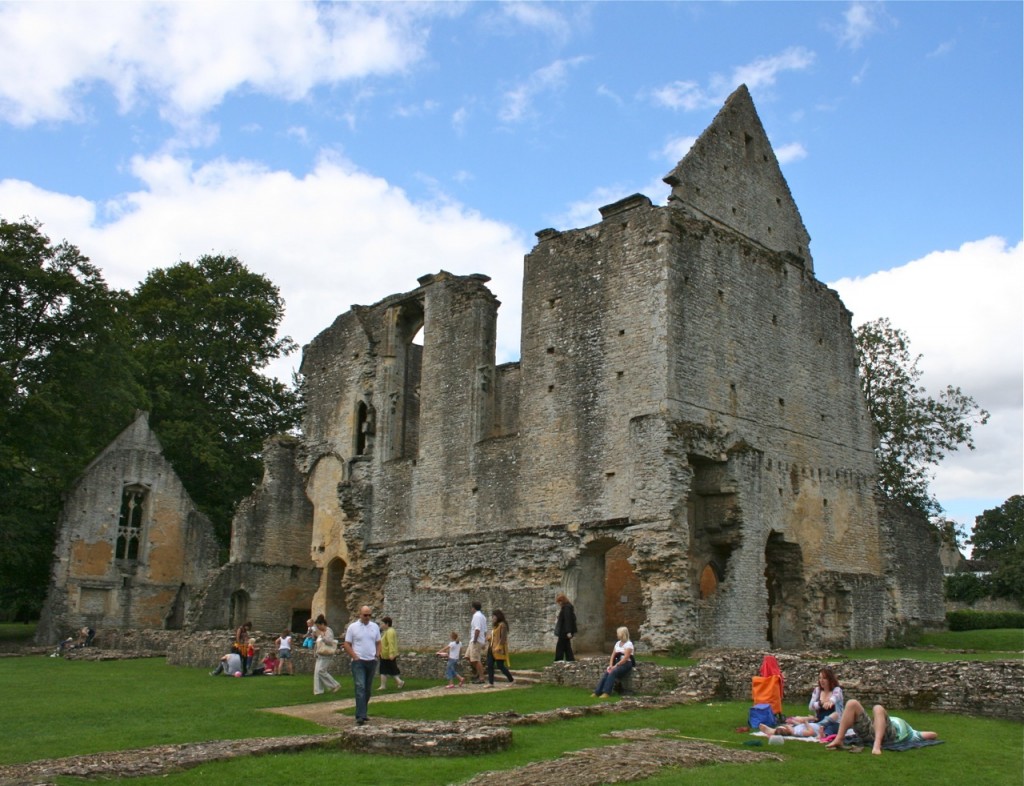 Sunday at Minster Lovell Hall ©Laurel Kallenbach