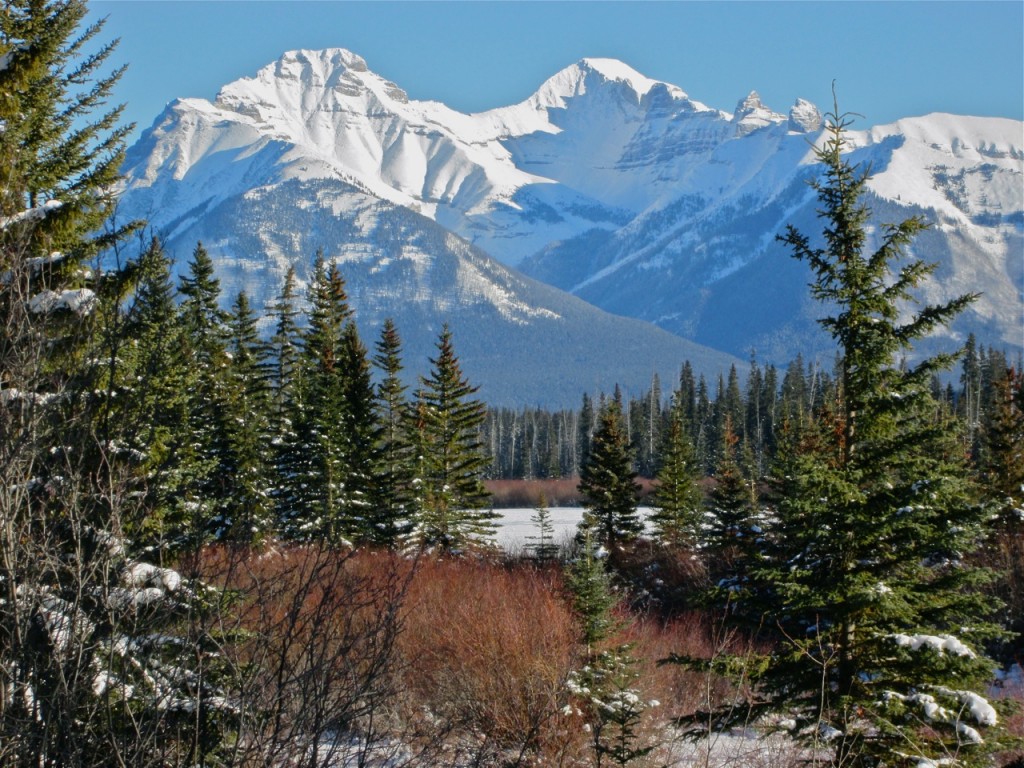 View from the nearby Vermilion Lakes ©Laurel Kallenbach