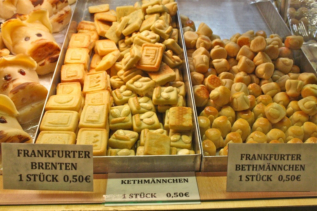 Brenten cookies, Kethmännchen, and Bethmännchen marzipan cookies, Frankfurt ©Laurel Kallenbach