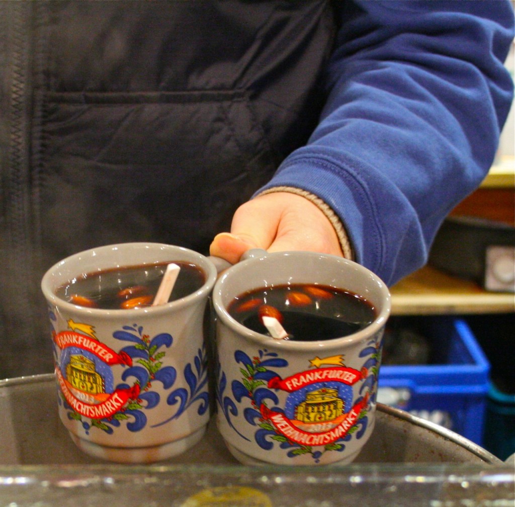 Steamy mugs of glühwein ©Laurel Kallenbach