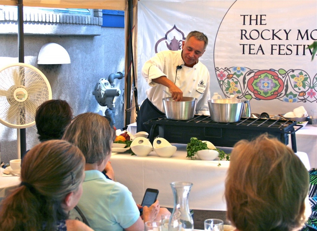 Chef Lenny Martinelli demonstrates how to cook with tea. ©Laurel Kallenbach