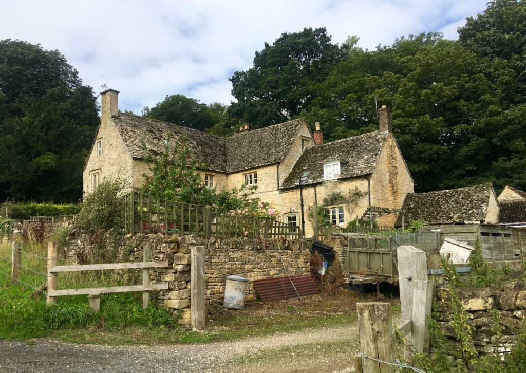 We walked past this farmhouse outside Moreton-in-Marsh ©Laurel Kallenbach