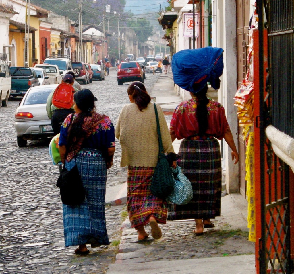 Women carrying their wares on the streets of Antigua ©Laurel Kallenbach
