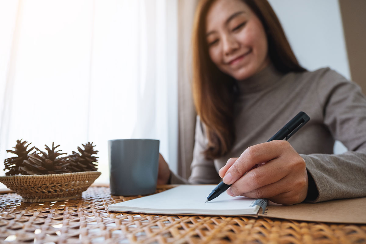 Asian-woman-with-pen